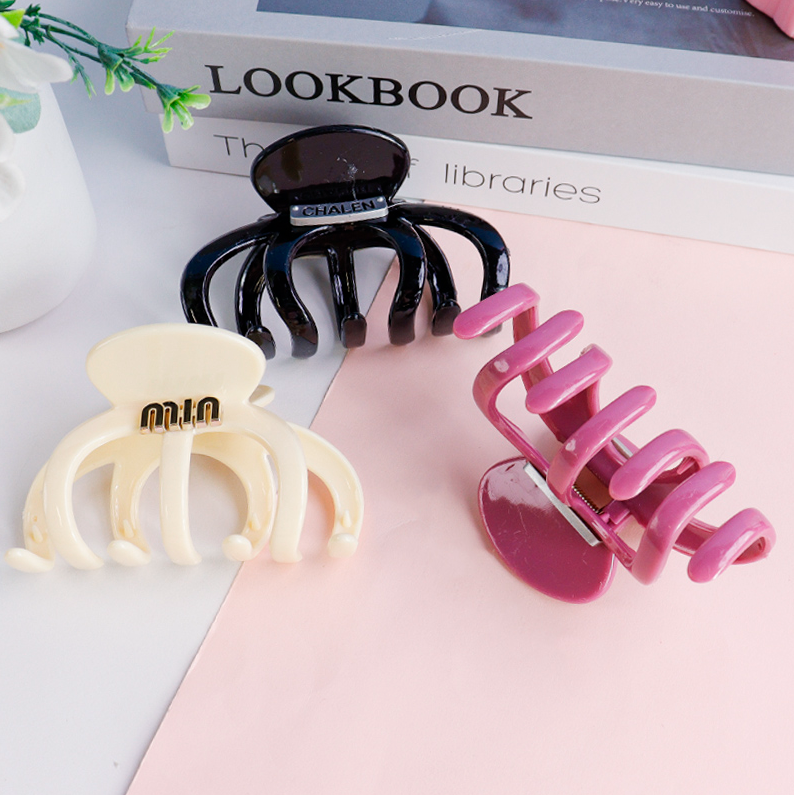 Cakar rambut Korea pelbagai warna RM1 di Satuland Cheras, kedai cenderamata KL.