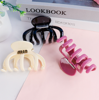 Cakar rambut Korea pelbagai warna RM1 di Satuland Cheras, kedai cenderamata KL.